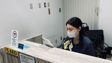 落ち着いた雰囲気の総合案内所♪わからないことはすぐに聞ける、のんびり優しい仲間たちがサポートします！