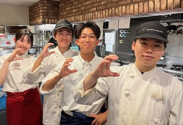 ≪自由度高め!!≫
フリーターさん・学生さん歓迎♪
髪色自由&ピアスもOK!
自分らしいスタイルで楽しく働けます★