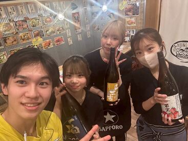北海道まるごとダイニングうまいっしょシンサツBLOCK店 【人間関係に不安なし！】
活気あふれる店内◎
人柄重視で採用された
スタッフが多いので、
優しく気の利く先輩ばかり！