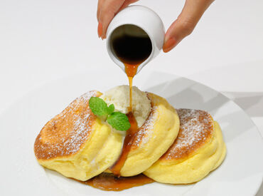 学生~大人の方まで幅広い年代に
愛されているパンケーキ店です♪
『美味しい~』『可愛い~』
って声を店内で聞くのも嬉しい♪