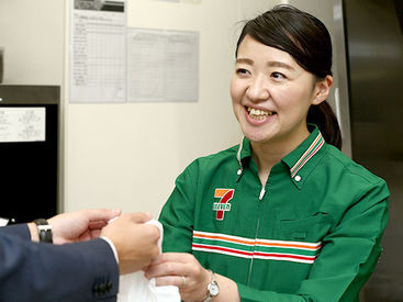 3395_セブン-イレブン大阪大学千里門店 シフトの相談OK◎「短時間で」「扶養範囲内で」など働き方はあなた次第！