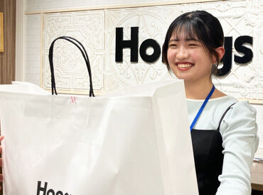 ハニーズ IY弘前店 接客のお仕事が初めての方も大歓迎です！
まずは商品を袋から取出して
ハンガーにかけることから♪
一緒に楽しく働きましょう！