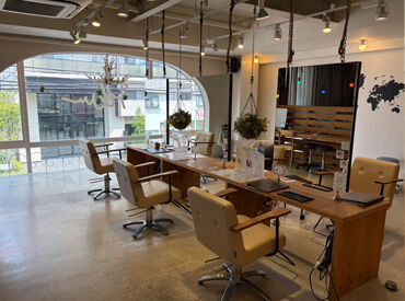 PLUS　六地蔵店 何度でも通いたくなる、
京都屈指のおしゃれサロン♪
一緒に働いてくれる方を募集中！
社員登用＆資格取得のサポート有★