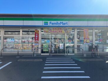 ファミリーマート　高尾駅南店 高尾駅から歩いて3分で通勤ラクラク★
車や自転車・バイク通勤もOKで、毎日の移動がとっても便利です♪