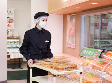 馳走菜　八ヶ崎店 業務スーパー内のお惣菜屋でのお仕事♪
裏方メインの作業なので
接客に自信がない方も大歓迎◎