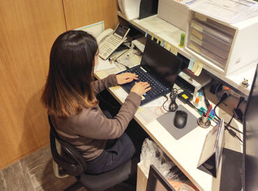 吹田御廟 「接客＝会話が多い」わけではないんです。
静かで丁寧な接客がここでは求められます♪
～吹田駅スグで通勤ラクラク！～