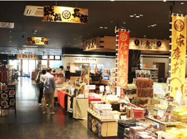 長篠設楽原パーキングエリア(下り線) ほとんどのスタッフが未経験からのスタートでした★
優しい先輩ばかりだから、いつだって気軽に相談もできちゃいます♪