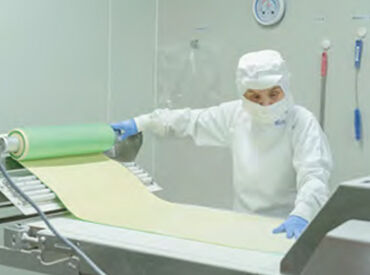 車通勤OKで通いやすさ◎
目の前に無料駐車場あり♪
雨の日の通勤も楽々♪