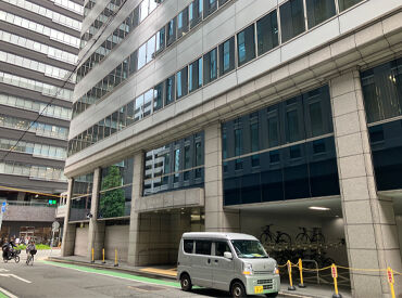勤務場所は、”第16岡部ビル”
博多駅直結のKITTE博多から徒歩数十秒！
通勤便利で好立地！