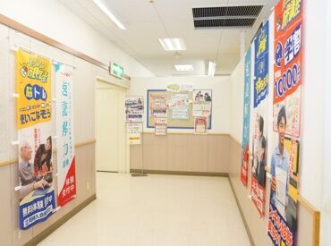 『先生、どうやったら動画見れますか?』
初めは研修をしながら、授業の準備やサポートからお任せします!