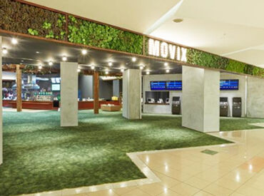 映画好きには嬉しい特典、従業員鑑賞制度あり☆彡
お仕事しながら、いち早く映画情報もcheckできちゃう♪