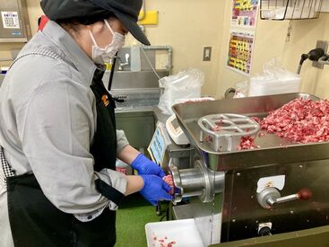 はじめはミンチ加工など、
大きな包丁を使わない業務からお任せします！
未経験でも安心してスタートできますよ☆