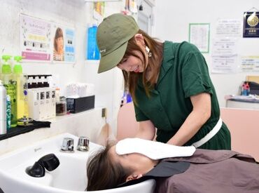 美容室あっとほーむ壬生店 「また美容師やってみたい」その気持ち、大歓迎♪
週1日・短時間からOKだから、ブランク明けでも安心スタート！