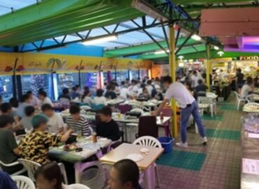 津駅前ビアガーデン (日本外食システム開発株式会社)  ★津駅より徒歩3分で通勤ラクラク
★屋根付きの会場で雨でも大丈夫
⇒授業終わりの帰り道にサクッと働ける♪