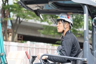 株式会社ビリーブ 最初は、壊した壁や
剥がしたカーペットを運ぶことから♪
慣れてきたら先輩と一緒に
内装をガンガン壊していきましょう◎