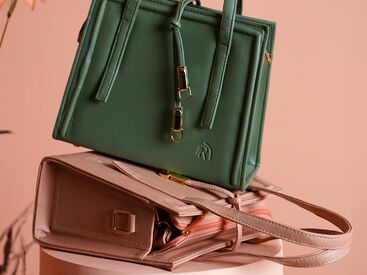 ファッション人材リンク株式会社【FJL】 ﾟ*｡☆ NEWスタッフ募集 ☆。*ﾟ
20～30代スタッフ活躍中♪
未経験からスタートOK！
車通勤OK
髪色・ネイル自由