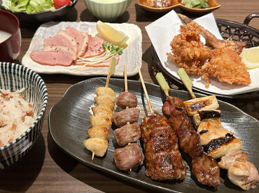 稼ぎながらお腹もいっぱいに♪無料まかないありが嬉しい~!
髪型・髪色自由&ピアス・ネイルOK★友達と応募もお気軽に◎