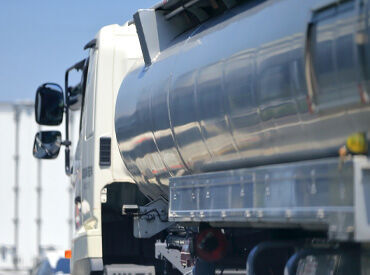 岩倉商事株式会社 タンクローリーで地域に燃料を届ける、
やりがいのあるお仕事です♪
研修制度ありでしっかりサポート！
※画像はイメージ