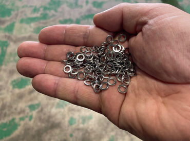 株式会社インペリアル ／これが「スプリングワッシャー」です＼
ボルトやナット・ねじの緩みを止めるための製品♪