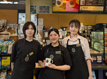 タリーズコーヒー　新宿スクエアタワー店 就活にも役立つスキルが身につく！
常連さんが多いオフィスビル内で会話を楽しんで勤務♪