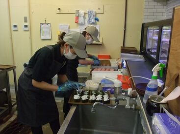 ■□ 嬉しい福利厚生 □■
美味しい各種メニューやスイーツ、フルーツなど…
ぜ～んぶスタッフ割でお得に食べれちゃいますよ♪