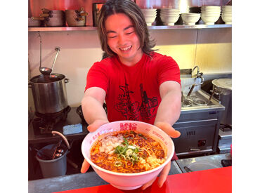名古屋辛麺 鯱輪 熱田店 飲食未経験さんや初正社員も大歓迎！
やる気があれば成長できる環境です◎
自分らしく働ける最高の職場と仲間たち！