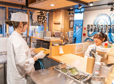 鮨 酒 肴　杉玉 松本駅前 ＼オープニングスタッフ募集！／
松本駅からスグ◎学生・主婦(夫)さんも大歓迎！
週1日/2時間から、スキマ時間でお仕事♪