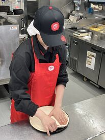 ピザハット　白楽店 女性スタッフ多数活躍中！経験者優遇◎
【WEBシフト】スマホで提出＆確認できる♪
1週間ごとの希望シフト制だから融通抜群★