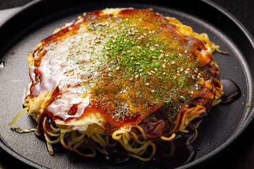 さぎの宮駅から徒歩9分！車通勤もOK◎
自家製ソースや1頭買いの豚肉にファンが多数!!
いつも常連さんで賑わっています＊