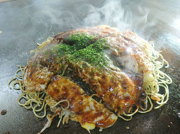 \まかないも無料で食べられます/
おいしいお好み焼きをあなた自身も楽しめちゃう!
焼きたてあつあつを堪能できます!