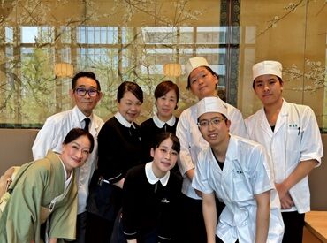 東京竹葉亭 南御堂店 バイトデビューの方も大歓迎！！
しっかりみんなでフォローするのでご安心ください♪