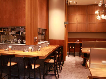 ハンバーグの満牛萬 ★学生さん大歓迎★
未経験や初バイトも大歓迎♪
優しい先輩が丁寧に教えるのでご安心を◎