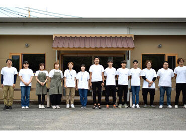 学生さん~シニアの方まで幅広く働けます◎
スタッフ同士の雰囲気も良いからこそ離職率も低いんです!