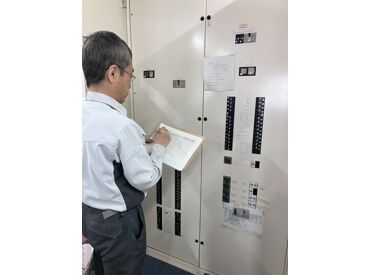 《裏方も接客も同時募集》気に入る職種があるはず♪
難しい作業はないので安心！（画像は設備点検の様子）