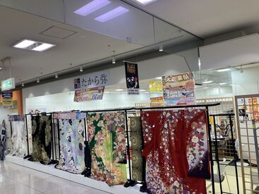 たから弥社店（やしろショッピングパークBio1F） 単発なのでサクッとお小遣いが欲しい方にオススメ！
しかも簡単なのに高収入♪
給料は即現金手渡し☆
経験や資格も必要ナシ！