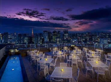 レストラン　ルーク　ウィズ　スカイラウンジ（RESTAURANT LUKE with SKY LOUNGE） 「ありがとう」や「さっきの対応よかったよ！」etc.
チームワークの良さがジマン。だから、忙しい時でも楽しく働けるんです♪