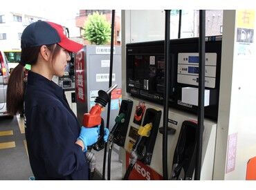 ENEOS 深大寺SS（青木石油商事株式会社） 仕事の合間のおしゃべりなど、和気あいあいと楽しみながら働いています★
シフト融通◎無理なく勤務できます！