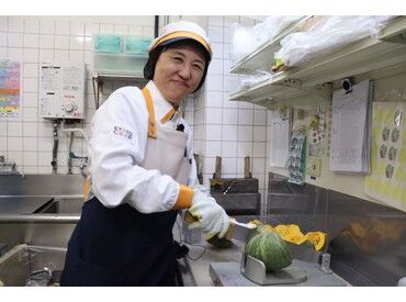 京都生活協同組合　コープ 二条駅 野菜・果物コーナーをお任せ♪
学生～主婦さんまで、仲良く楽しくお仕事をしています！