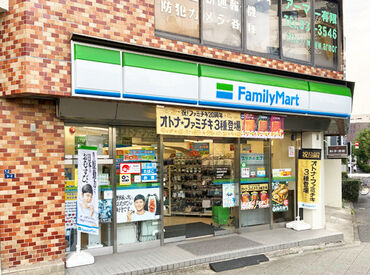 ファミリーマート 新富町駅前店 ＼2023年12月に改装！キレイなお店♪／
せっかく働くなら、人間関係がいいところがいい！
そんなあなたをお待ちしています◎
