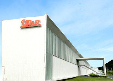 スタンレー電気株式会社 浜松製作所 ◎正社員を目指したい方歓迎(社員登用実績あり)
◎食堂や休憩室完備
◎完全週休二日制(年間休日121日)