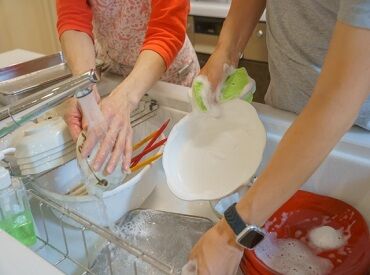 太平ビルサービス株式会社　新潟支店［勤務地：西区　信楽園病院］ 食器をモクモクと洗う作業がメインなので、
会話は少なめで効率よく作業したい方にピッタリです♪
※画像はイメージです