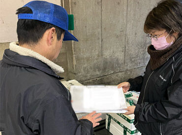 営業から発注書を受け取ります!
受け取った発注書をみて伝票を作成します!