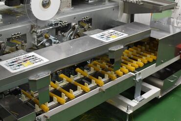 交通費支給で安心★
車・バイク・自転車通勤OK!無料駐車場もあり♪
バス停も目の前にあるので通いやすいです。