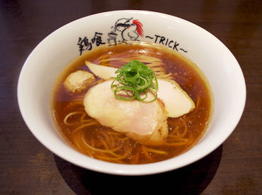 シフトの融通度が高く定着率◎
学校・私生活と両立しながら働けます!
卒業まで続けてくれるスタッフが大半です♪