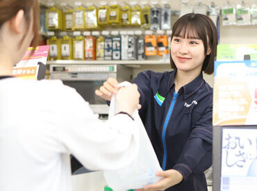 ファミリーマート 歌舞伎町一丁目店（1001） ファミマで安定バイト生活♪
まずは品出しなど簡単ものからお任せ！
必ず複数人で運営するので、
トラブルが起きても安心です◎
