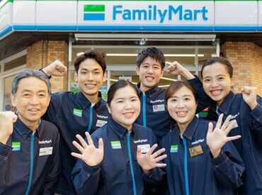 ファミリーマート 南条SA下り店 接客や商品の陳列など
イメージ通りの
お仕事ばかりだから安心＊
先輩スタッフが優しく教えるので
気軽に応募してください！