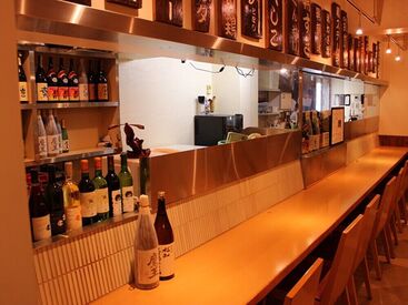 サラリーマンから家族連れまで、さまざまなお客様に愛されるお店♪
スタッフ同士も仲良しで、気楽に話せる雰囲気なんです★