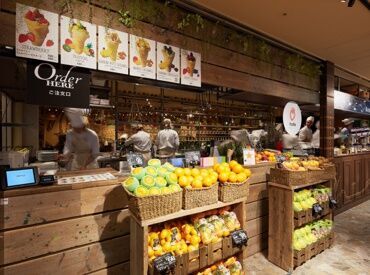 Kitchen & Market 週5ステーキ　LUCUA Osaka ★学生さん大歓迎★
未経験や初バイトも大歓迎♪
優しい先輩が丁寧に教えるのでご安心を◎