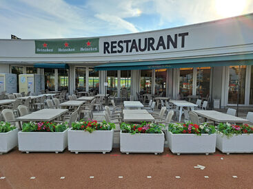 よみうりランド　ラ・ピシーヌ[10093] ★NEWSTAFF大募集★
よみうりランド内レストランなので非日常の空間で働けます♪