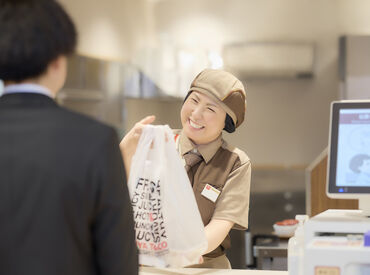 すき家　小山犬塚店 現スタッフは…ほぼ未経験スタート★
最初の研修で流れをレクチャー
⇒店舗でしっかりフォローします♪